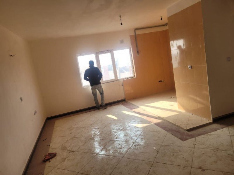 آپارتمان 83 متری خام هشتگرد 1 (2)