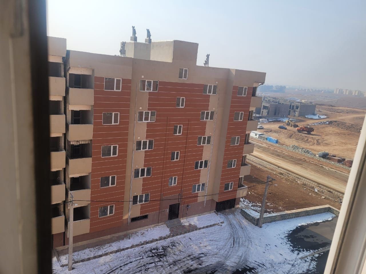 آپارتمان 83 متری خام هشتگرد آپارتمان 83 متری خام هشتگرد