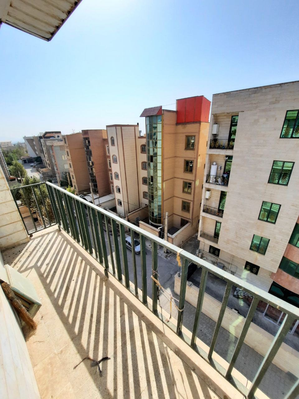 آپارتمان 118 متری فاز 1 هشتگرد (1)