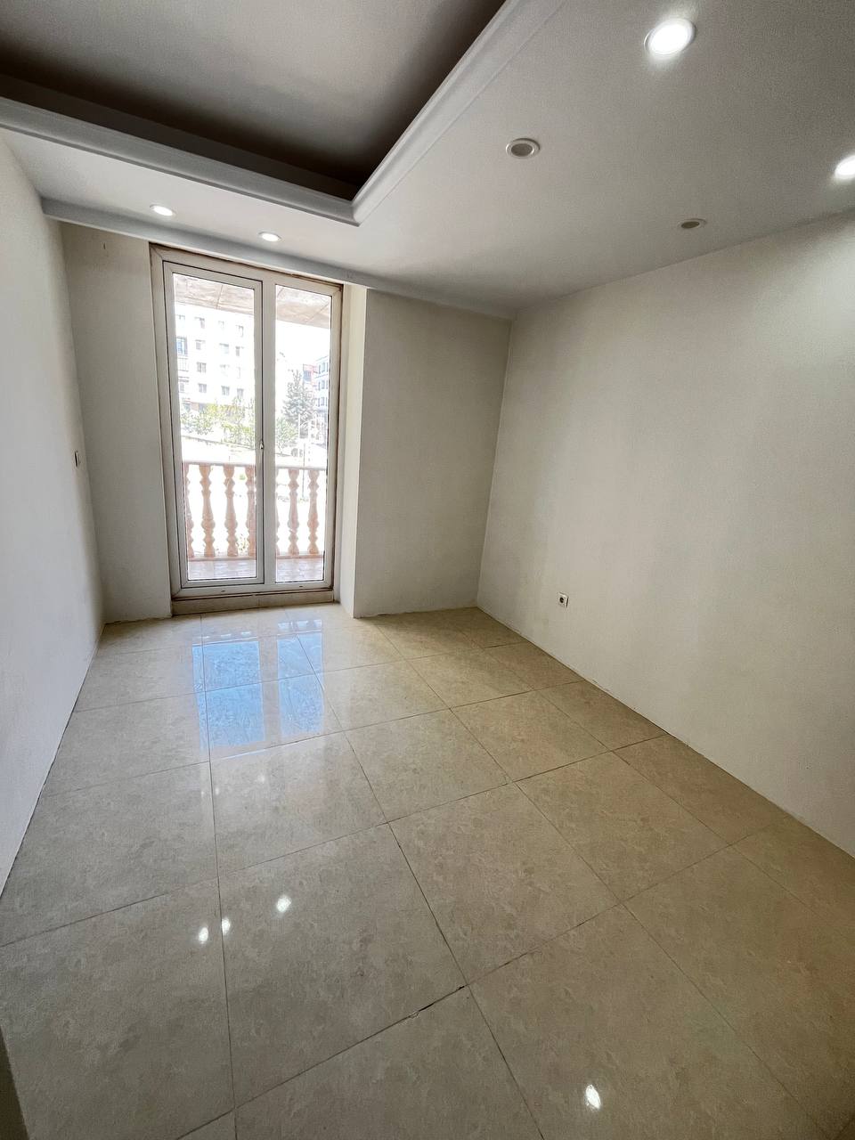 آپارتمان شخصی ساز نوساز فاز2 شهرجدید هشتگرد (4)